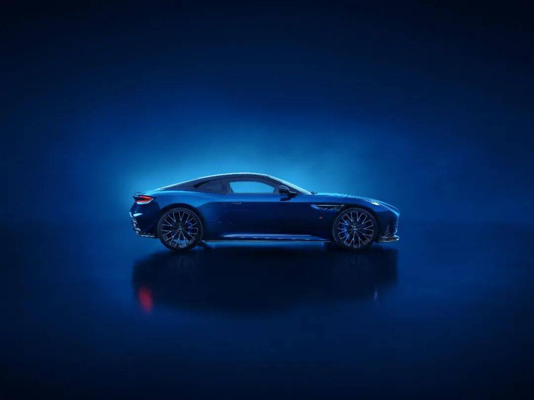 豪華大V8,英式優(yōu)雅設(shè)計,成功男士完美之選!