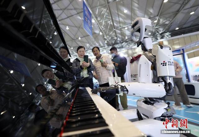 175款智慧康養(yǎng)機(jī)器人亮相成都