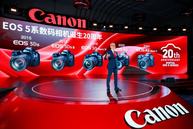2025佳能影像嘉年華之佳能EOS 5系數碼相機20周年創作者大會在滬舉辦