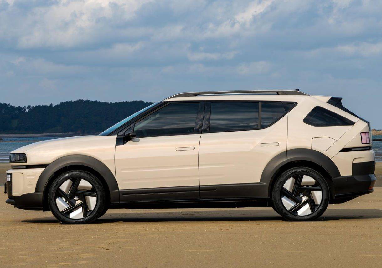 現(xiàn)代NEXO氫燃料電池車,復(fù)古方盒子,比純電車安全?