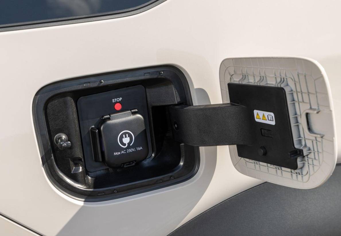 現(xiàn)代NEXO氫燃料電池車,復(fù)古方盒子,比純電車安全?