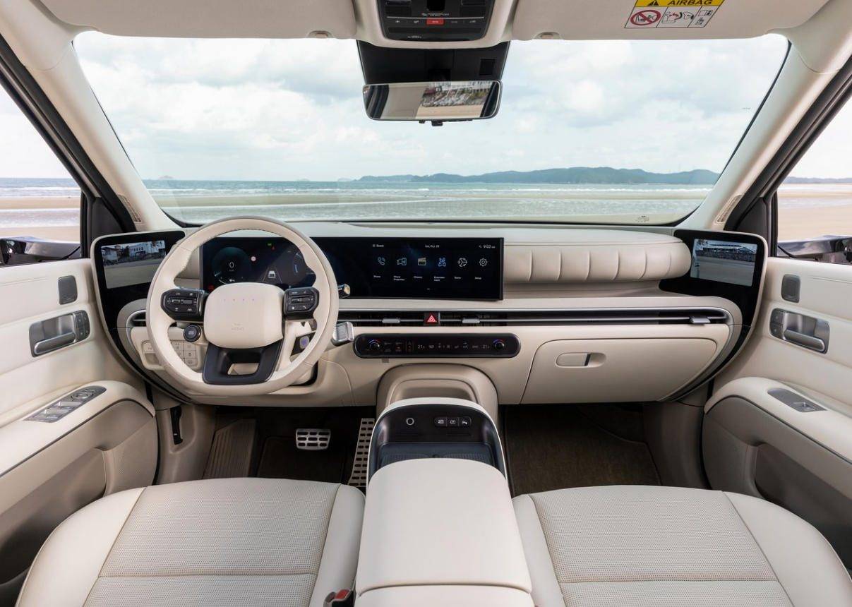 現(xiàn)代NEXO氫燃料電池車,復(fù)古方盒子,比純電車安全?