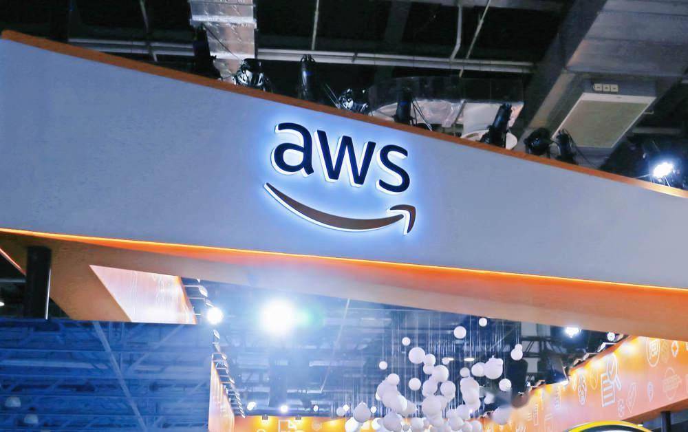 集齊三大王牌,亞馬遜云科技轉向AI全棧